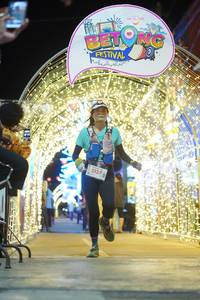 BIB: 5127
                            <button type="button" onclick="openModal(21830344)" class="btn btn-primary btn-sm float-right btn-popup" data-toggle="modal" data-target=".modal-high-quality">
                        <i class="fas fa-shopping-cart"></i> Add to Cart
                    </button>
                                            <button type="button" onclick="isThisMe(21830344, true)" class="btn btn-success btn-sm float-right btn-popup btn-isme hidden" data-toggle="tooltip" data-placement="bottom" title="นี่คือรูปของคุณใช่ไหม คลิกที่นี่เพื่อเอาเข้าอัลบั้ม">
                        <i class="fas fa-plus"></i> Add to album
                    </button>
                    <button type="button" onclick="isThisMe(21830344, false)" class="btn btn-warning btn-sm float-right btn-popup btn-isnotme hidden">
                        <i class="fas fa-ban"></i> Remove from album
                    </button>